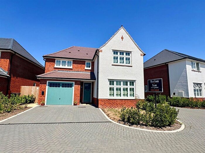4 Bedroom Detached House For Sale In Tile Terrace, Gillingham, SP8