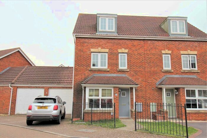 4 Bedroom Town House To Rent In Careys Way, Weston Village, BS24