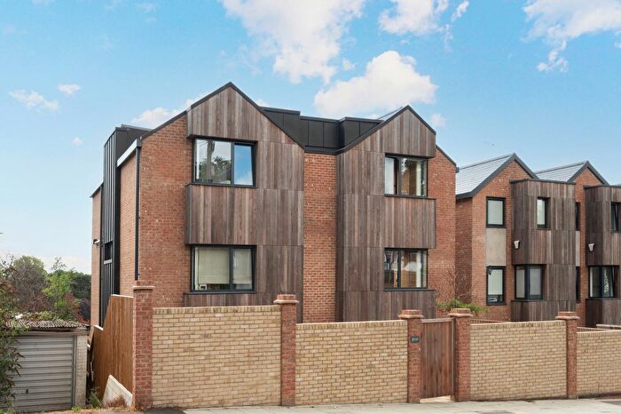 1 Bedroom Flat For Sale In Cottenham Park Road, Wimbledon, SW20