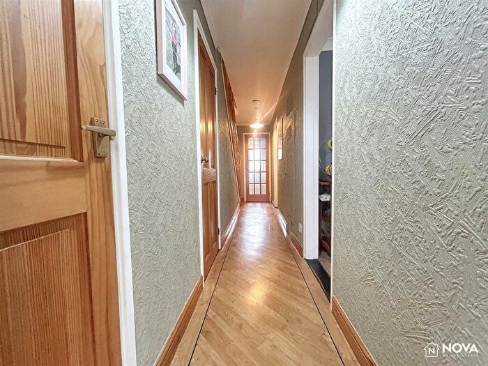 3 Bedroom Terraced House For Sale In Sherd Close, Luton, LU3