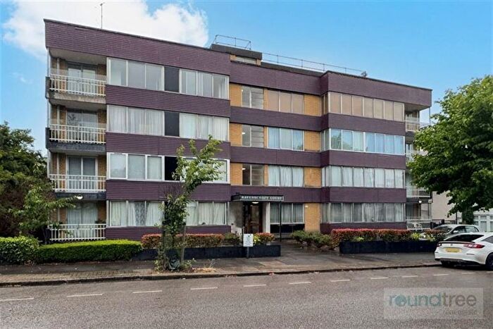 3 Bedroom Flat For Sale In Ravenscroft Court, Golders Green, NW11
