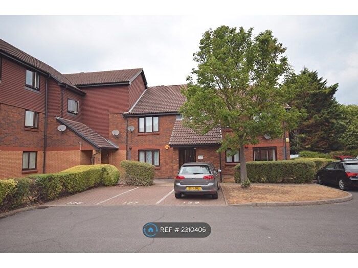 2 Bedroom Flat To Rent In Kipling Drive, London, SW19