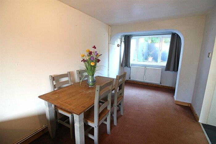 3 Bedroom Terraced House For Sale In Beatrice Gardens, Saltash, PL12