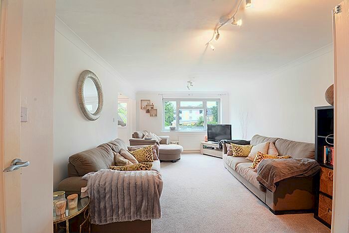 2 Bedroom Flat To Rent In Granville Road, London, N12