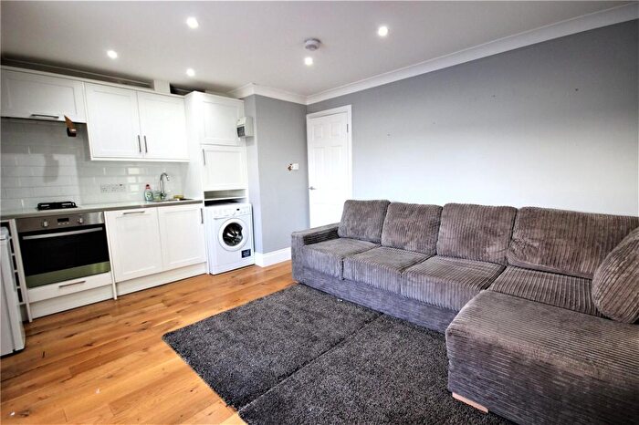1 Bedroom Apartment To Rent In Whittington Road, Bowes Park, London, N22