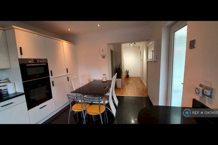 2 Bedroom Bungalow To Rent In Pitsea, Basildon, SS13