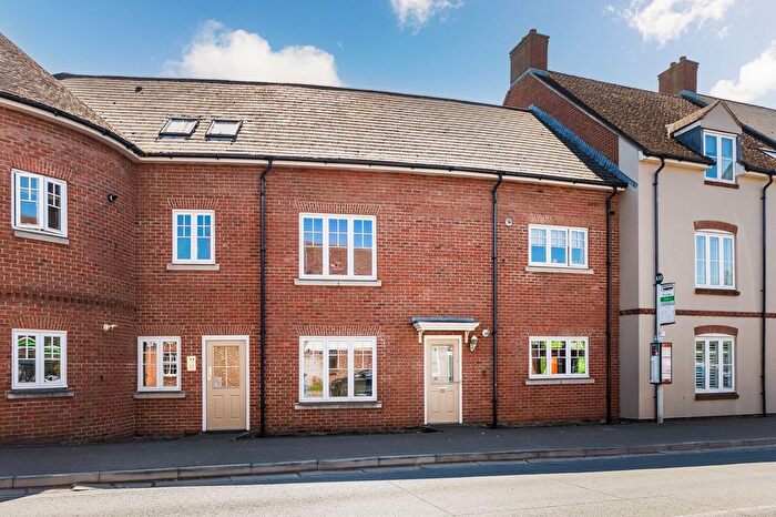 2 Bedroom Flat For Sale In Vineyard, Abingdon, OX14