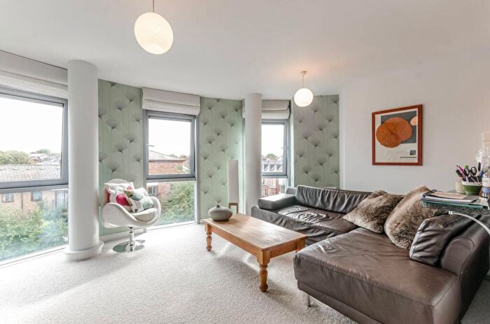 2 Bedroom Flat To Rent In Benwell Road, Holloway, London, N7