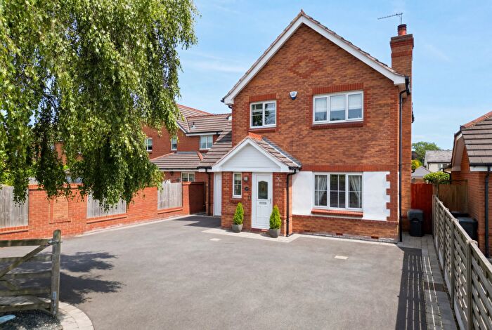 4 Bedroom Detached House For Sale In Alcester Road, Wythall, Birmingham, B47