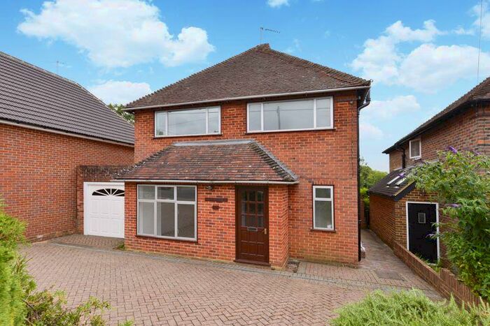 4 Bedroom Detached House To Rent In Hawthorn Road, Godalming, GU7