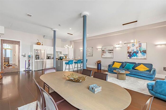 3 Bedroom Flat To Rent In Sheen Road, Richmond, TW9