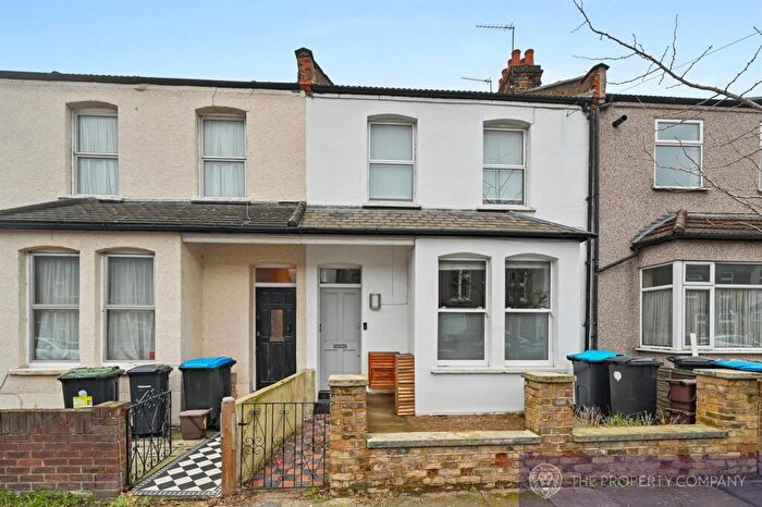 2 Bedroom Flat To Rent In Millais Road, Enfield, EN1