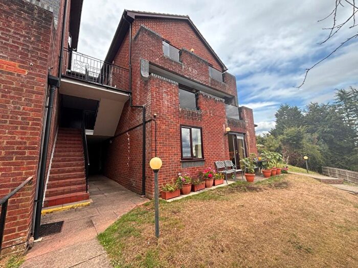 2 Bedroom Flat To Rent In Mill Street, Redhill, RH1