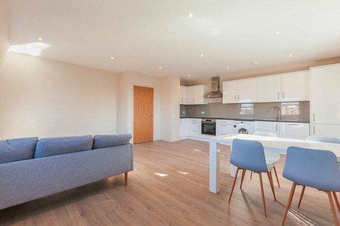 2 Bedroom Flat To Rent In Clapham Road, Stockwell, London, SW9