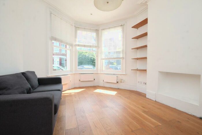 3 Bedroom Flat To Rent In Carlingford Road, Harringey, N15