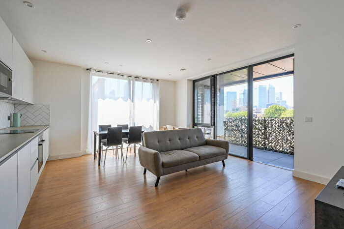 2 Bedroom Flat For Sale In Tellicherry Court, Tower Hamlets, London, E14