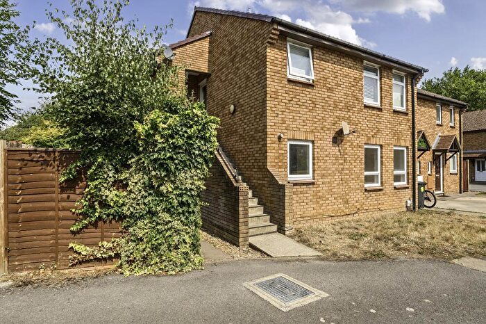 Maisonette To Rent In Pentland Place, Thatcham, RG19