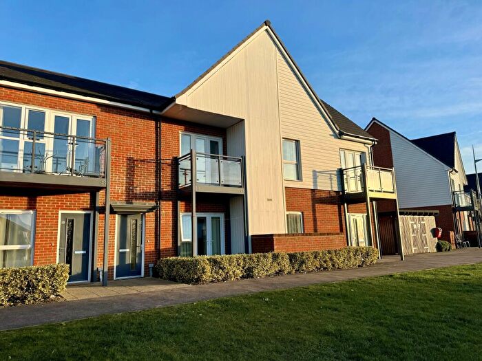 2 Bedroom Apartment To Rent In Turnpike Lane, Faygate, Horsham, RH12