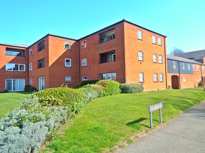 2 Bedroom Flat To Rent In Wolsey Gardens, Felixstowe, IP11