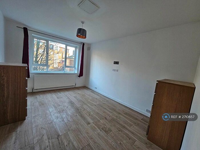 2 Bedroom Maisonette To Rent In Neasden Lane, London, NW10