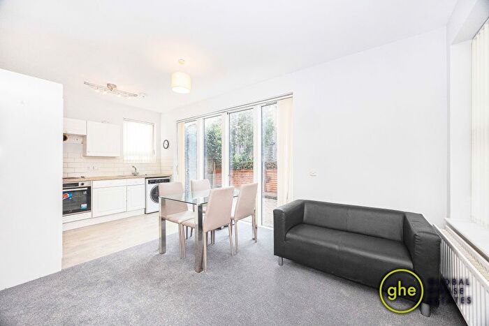2 Bedroom Flat To Rent In Alberta Street, Kennington, London, SE17