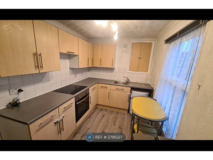 2 Bedroom Flat To Rent In Gillingham Road, Gillingham, ME7