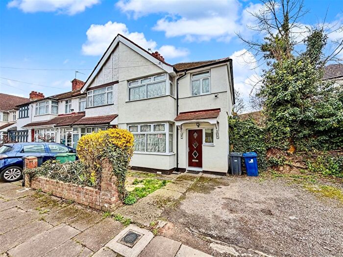 3 Bedroom End Terrace House For Sale In Stratford Road, Southall, UB2