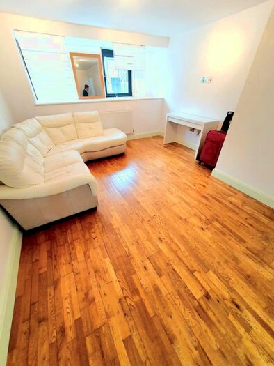 1 Bedroom Flat To Rent In Snakes Lane East, Woodford Green, IG8