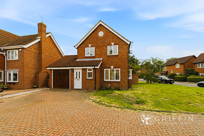 3 Bedroom Detached House For Sale In Sycamore Way, South Ockendon, RM15