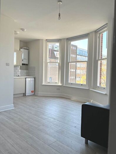 2 Bedroom Flat To Rent In Richmond Way, Shepherds Bush, W12