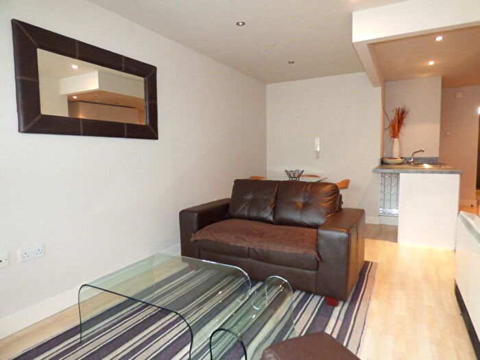 2 Bedroom Apartment To Rent In Transport House, Crescent, Salford, M5