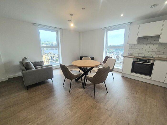 2 Bedroom Apartment To Rent In Cow Green, Halifax, HX1