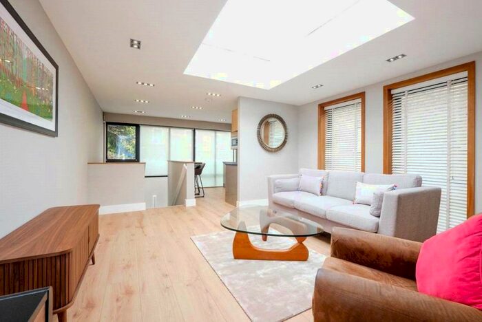 2 Bedroom House To Rent In Chestnut Mews, East Sheen, London, SW14