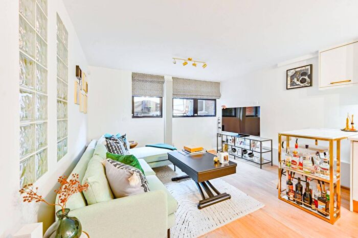 3 Bedroom Flat For Sale In Rampayne Street, Pimlico, London, SW1V