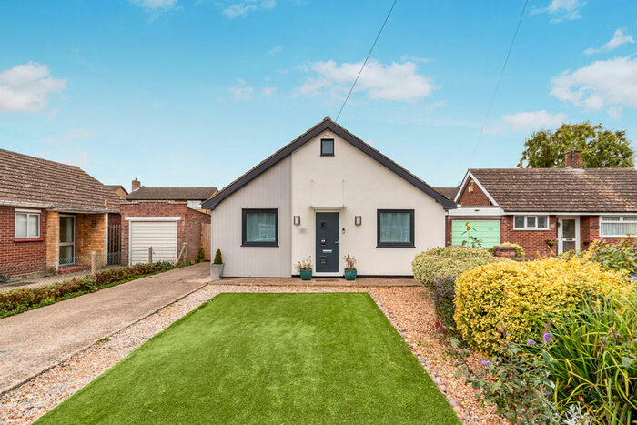 2 Bedroom Bungalow To Rent In Whitecrofts, Stotfold, Hitchin, Bedfordshire, SG5