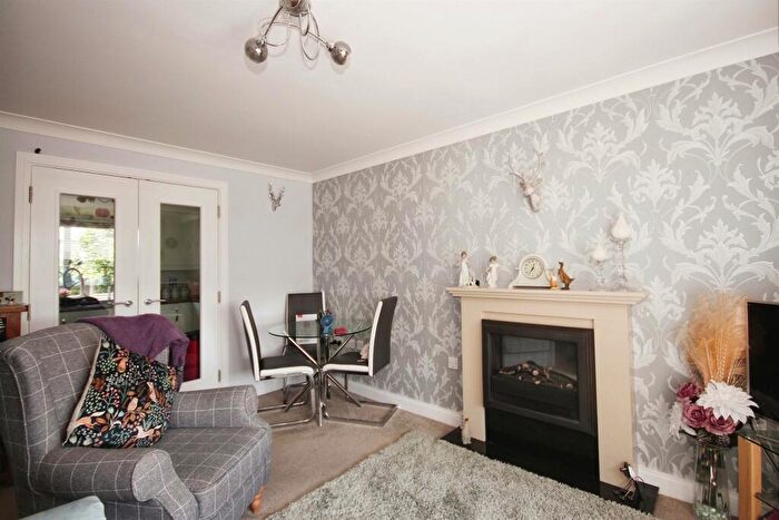 1 Bedroom Flat For Sale In Merlin Way, Warwick, CV34