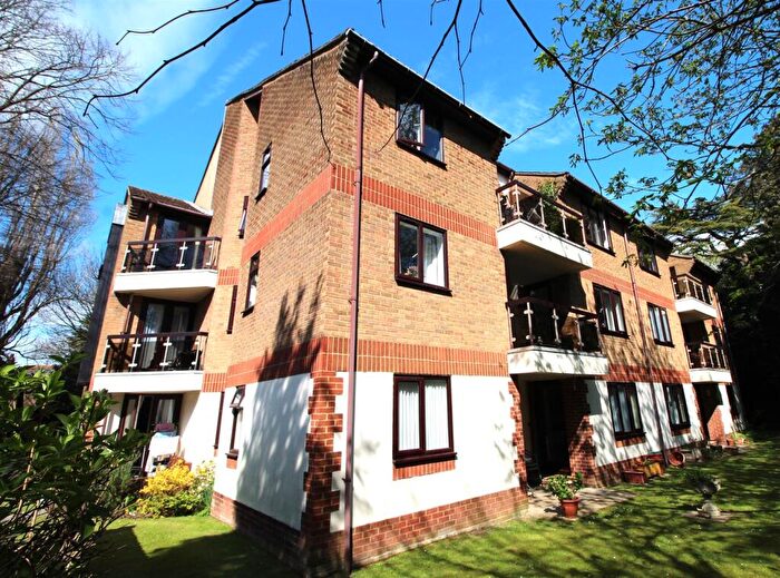 2 Bedroom Flat To Rent In Redcotts, St Botolphs Road, Worthing, BN11