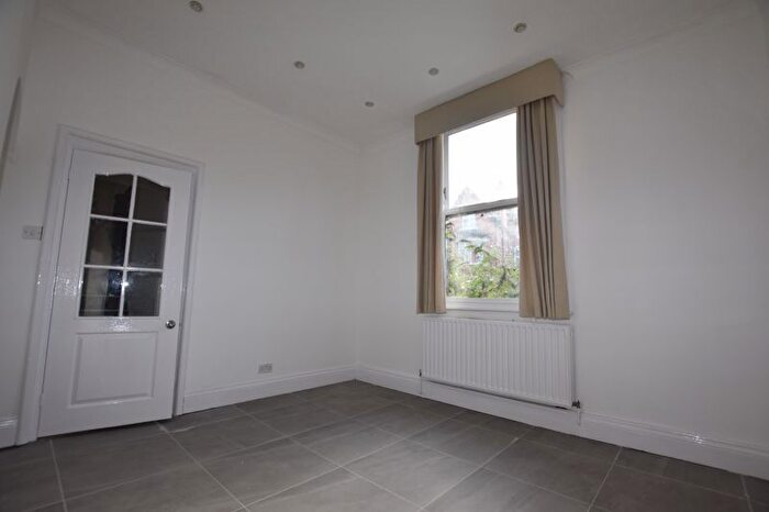 1 Bedroom Flat To Rent In Hamilton Drive, The Park, Nottingham, NG7