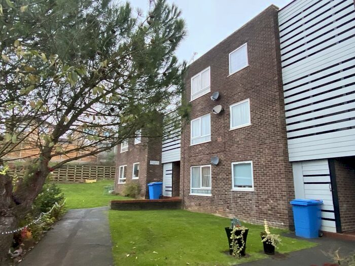 2 Bedroom Apartment To Rent In Hale Close, Ipswich, IP2