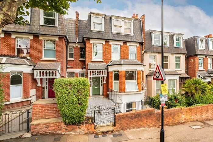 2 Bedroom Flat For Sale In Oakfield Road, London, N4