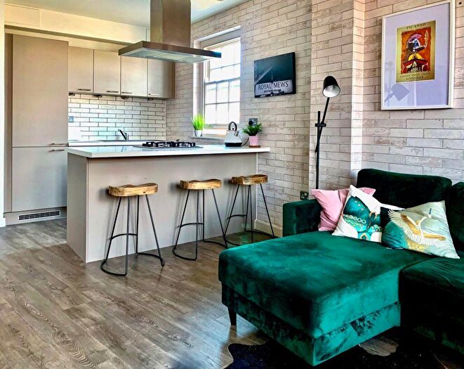 1 Bedroom Flat To Rent In Royal Mews, ** Enquire Online Today To Register Yo, SS1