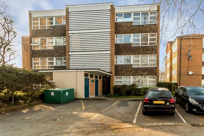 2 Bedroom Flat To Rent In Sutherland Grove, Teddington, TW11