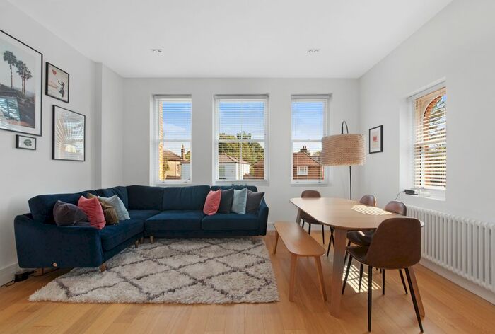 3 Bedroom Flat To Rent In Wilton Crescent, London, SW19