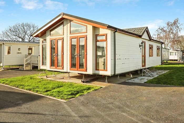 3 Bedroom Park Home For Sale In Manor House, Church Laneham, Retford, DN22