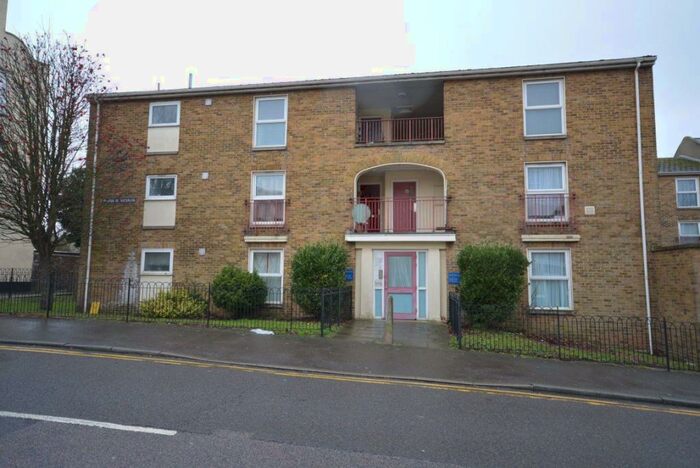 2 Bedroom Flat To Rent In Plains Of Waterloo, Ramsgate, CT11
