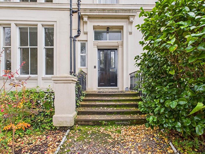 3 Bedroom Apartment To Rent In Hamilton Drive, Botanics, Glasgow, G12