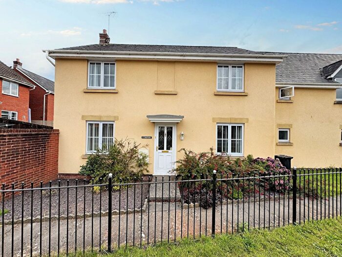 4 Bedroom End Of Terrace House For Sale In Oakfields, Tiverton, EX16