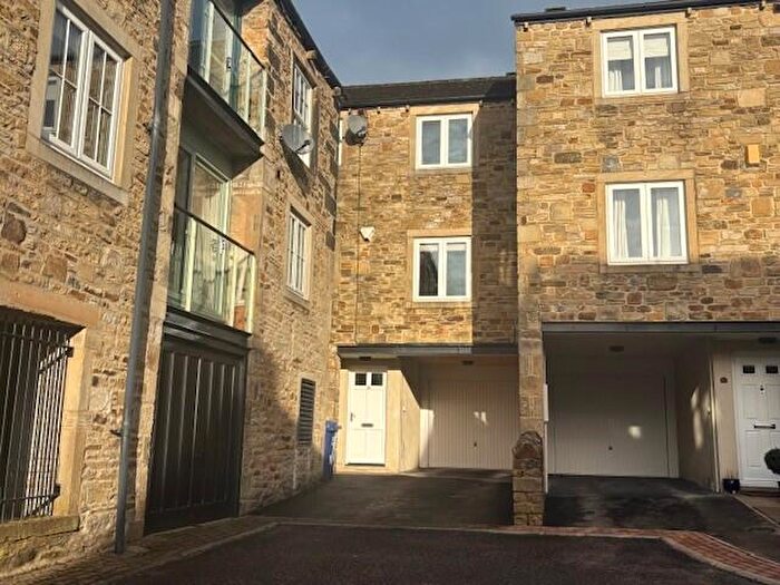 3 Bedroom Town House For Sale In Brindley Court, Skipton, BD23