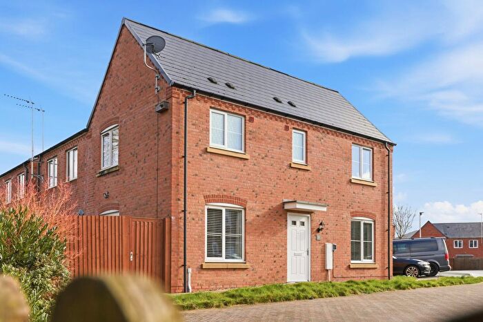 3 Bedroom Semi Detached House For Sale In Hankinson Road, Warwick, CV34