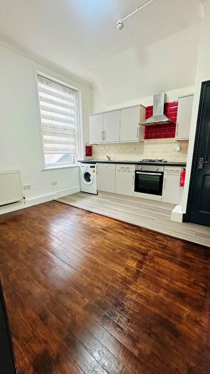 2 Bedroom Flat To Rent In Flat C, High Road Leyton, Leyton, Waltham Forest, E10